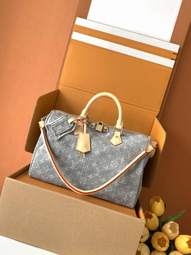 特级Mb牛仔布 Speedy Soft 30 手袋 型号：M13344 材料：A+级全钢五金，进口高弹面料 包装：全套特级免税Mb包装 尺寸：21 X 17 X