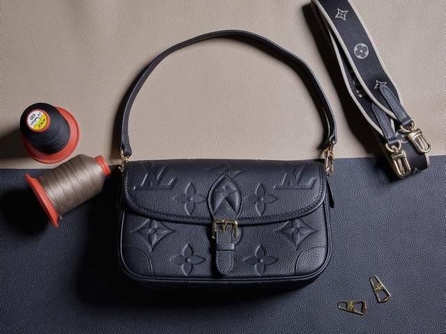 独家实拍 顶级头层 动态163 M46386黑皮 M46388白皮 M46846浅蓝 M46583灰色丝印 M47161宝蓝丝印 本款 Diane 手袋取材路易