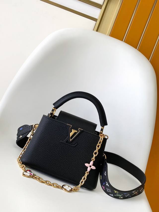 M13253白色 M13878黑色 特级原厂 动态163 本款Capucines 手袋出自路易威登X 村上隆再版系列,选用 Taurillon 牛皮革妙趣演绎经 M13253白色 M13878黑色 特级原厂 动态163 本款Capucines 手袋出自路易威登X 村上隆再版系列,选用 Taurillon 牛皮革妙趣演绎经