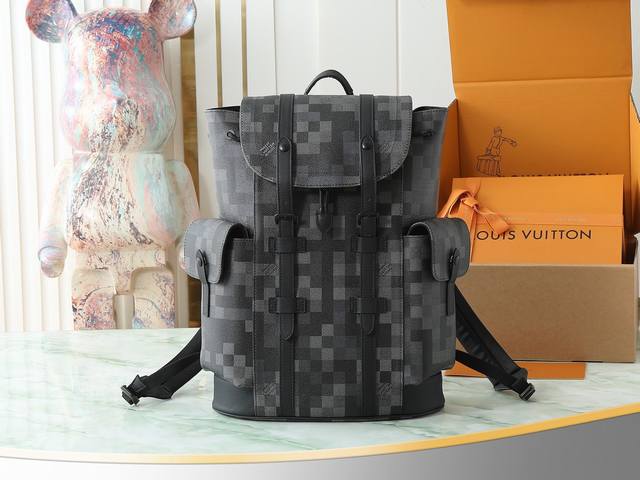 顶级原单 独家实拍 M14952黑格 迷彩双肩包 Christopher Mm 双肩包 Christopher Mm专为那些寻求当代精致的人而设计，由Damof