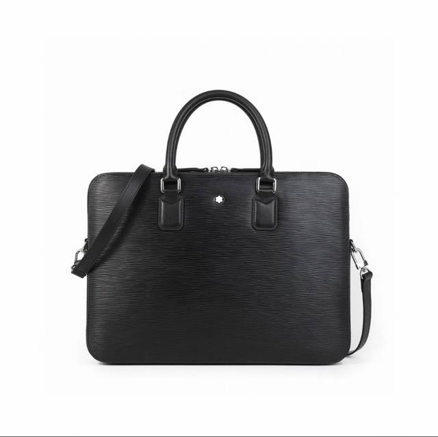 原单高品质，黑色专柜专用头层牛皮，万宝龙经典匠心系列秉承品牌的悠久传统，全系列包含丰富的大皮具和小皮具款式，融合商务和休闲风格，是当代设计和经典优雅的集中休现。