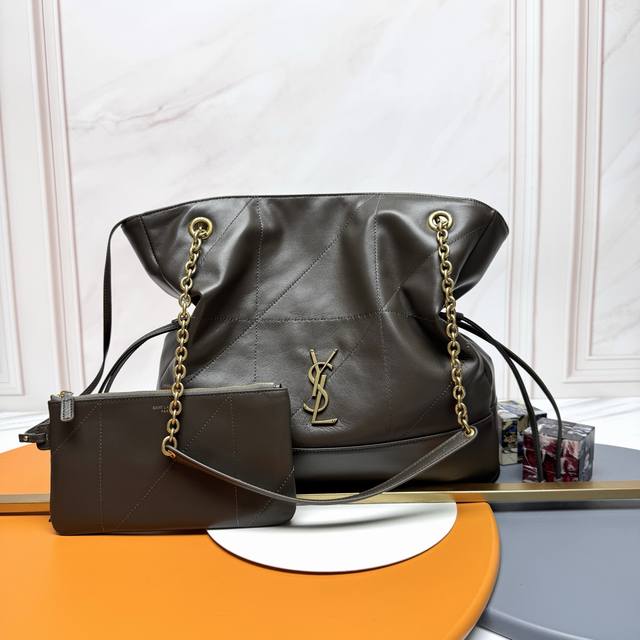 大号 羊皮 金扣 大号Ysl 新款Jamie 4.3 Large Pochon羊皮腋下包 设计师真的太懂消费者需要什么了吧很多托特包的设计都没法让颜值和实用性两