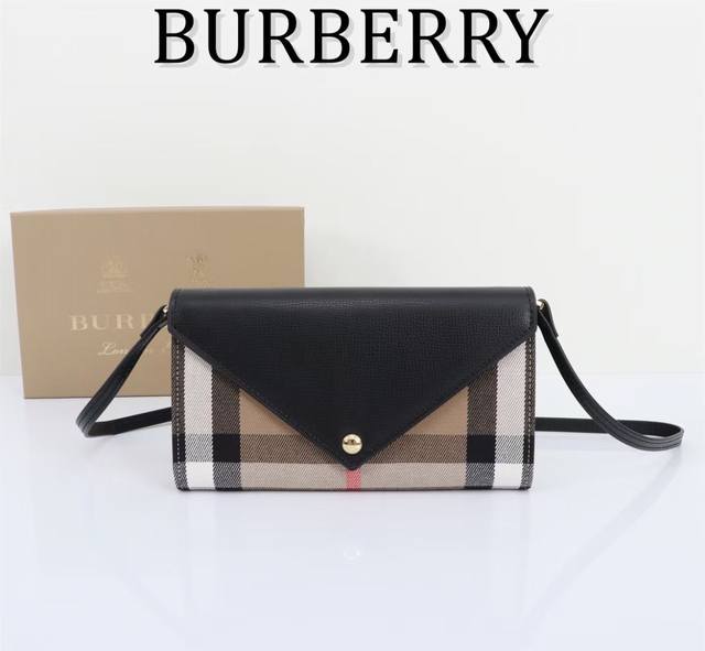 Burberry原单出品～～小肩包手包两用细腻 柔软的进口小牛皮搭配格子面料，金色五金配件，专柜品质、做工精细实物拍摄，尺寸22Cm*12Cm*3.5Cm、13