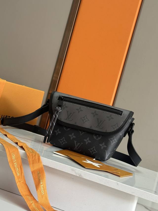 顶级原单 全钢五金M12806银花Pulse迷你邮差手袋本款 Pulse 迷你手袋取材 Monogram Eclipse 涂层帆布，以简洁线条和运动元素传递摩登