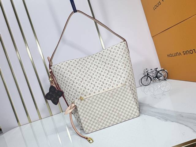 升级原版 M15130 M12926 All In Bb手袋 这个2025年秋季前版的All In Bb展示了Lv Romance动画,结合了两个标志性的Hou 升级原版 M15130 M12926 All In Bb手袋 这个2025年秋季前版的All In Bb展示了Lv Romance动画,结合了两个标志性的Hou