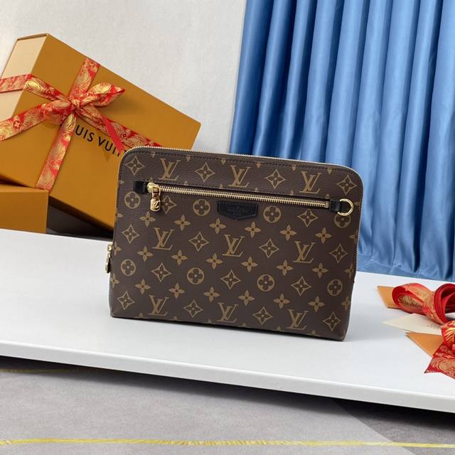 工厂P价 海外原单M60417老花独家实拍！New Pouch 手拿包取材 Damier Graphite 帆布和金属件，设有拉链外袋、内贴袋和卡位，点缀路易威
