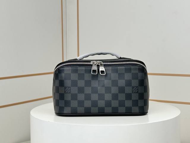 工厂P价 顶级原单 新款到货M11750黑格Toiletry Bag 化妆盥洗袋 Toiletry Bag2 Compartments盥洗袋取材Monogram