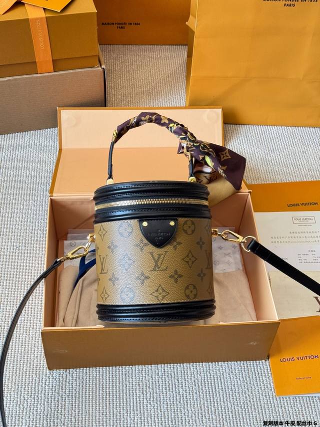 复刻版 牛皮 配丝巾 升级款 丝巾 内置芯片 Lv Canne 发家致富第一-步■入个Lv发财桶使用率100%的这款Lv圆桶 容量真的巨巨巨大++ 手机 粉饼 复刻版 牛皮 配丝巾 升级款 丝巾 内置芯片 Lv Canne 发家致富第一-步■入个Lv发财桶使用率100%的这款Lv圆桶 容量真的巨巨巨大++ 手机 粉饼