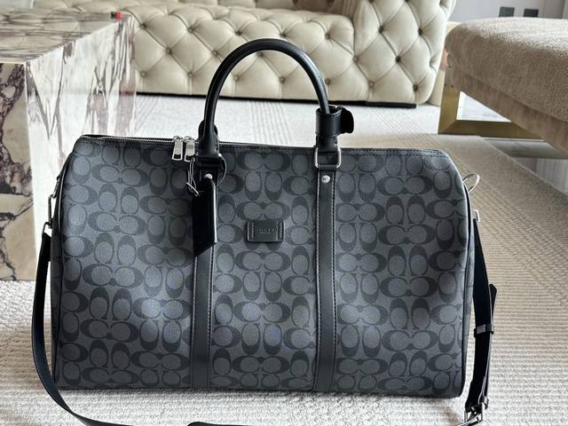 Size：50Cm 百搭耐看的Coach 旅行袋 春节小长假需要它哦！ 男生背很好看 女生背也超帅 旅行包 健身包 搜索旅行包