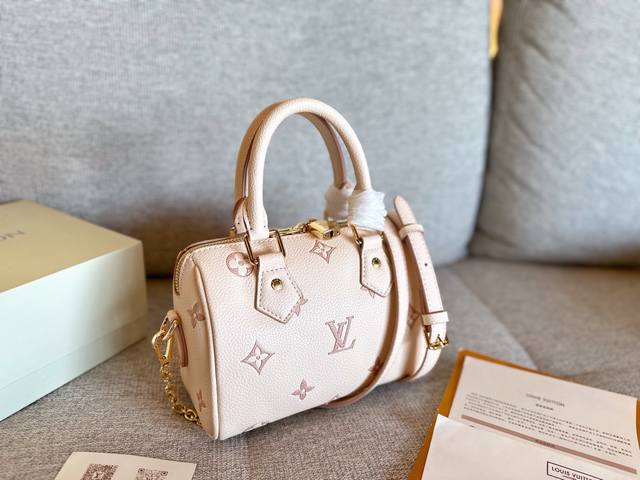 折叠礼盒包装 Lv 5月新款淡奶草莓Speedy 20来咯大家一直在催的新款Speedy来了 手拎单肩斜挎都可以背 能放下巴掌折叠防晒伞和330Ml保温杯 颜色 折叠礼盒包装 Lv 5月新款淡奶草莓Speedy 20来咯大家一直在催的新款Speedy来了 手拎单肩斜挎都可以背 能放下巴掌折叠防晒伞和330Ml保温杯 颜色