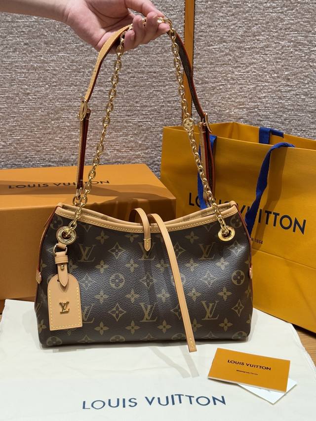 全套礼盒包装 带Nfc芯片 Carryall Bb链条包 尺寸：17×26×10Cm Carryall又又开挂啦～ 当季新款的Bb 手袋 重磅登场！简直是小个子