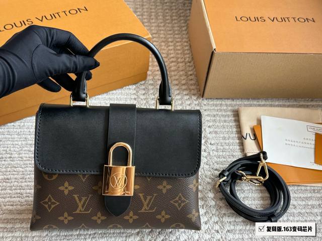 配盒 复刻版 Size：20*16Cm L家 Locky Bb手袋 大大的金色挂锁 ！ 对包包真的没有抵抗力！ 又少女又很有气质！ 手提！腋下！斜挎！