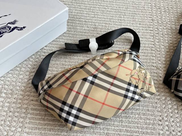 配盒 Size：33*14Cm Bur腰包！可盐可甜！ 这款腰包真的不要太好背哦！ 一定会喜欢的 男女同款哦！