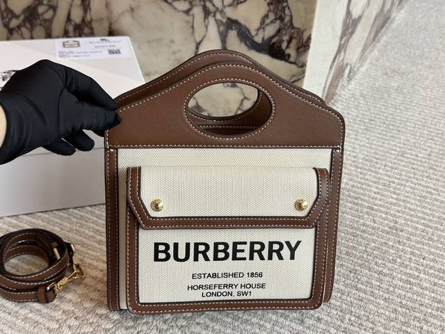 配盒 Size：24*22Cm 小号 Bur刚出的限量版帆布包， 自带Vintage气质。 帆布的比全皮的看起来更有质感，更特别。