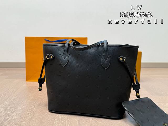 Lv新款购物袋 Neverfull超级酷太爱啦 购物袋届的天花板 被它的颜值惊艳到啦 简约大气 时髦感十足 尺寸32 28
