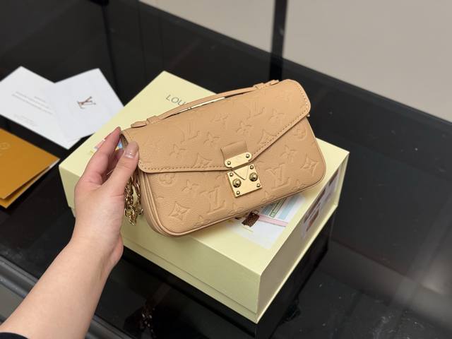 配折叠盒 最新尺寸 :21×6×13Cm Lv高品质 性价比超高 一定要好好看细节看五金看材质 新款邮差小号 East West 配置链条和皮肩带