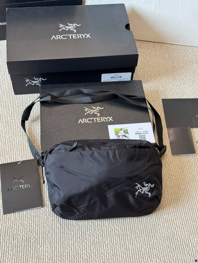 原版布 Arc'teryx Mantis1 Waist 始祖鸟始祖鸟Heliad 6L 腰包也可单肩斜挎 大小尺寸刚刚好 背面隐蔽无拉链口袋可存放手机内部空间容