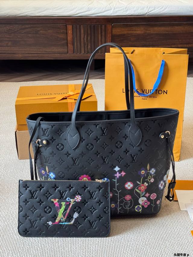 头层牛皮 Lv 牛皮 L家 Neverfull 中号购物袋！入门级的款式哦！绝对的终身款！此物经典不言而喻！街拍和实用都是非常Nb的选择！大家拿到后可以感受下，