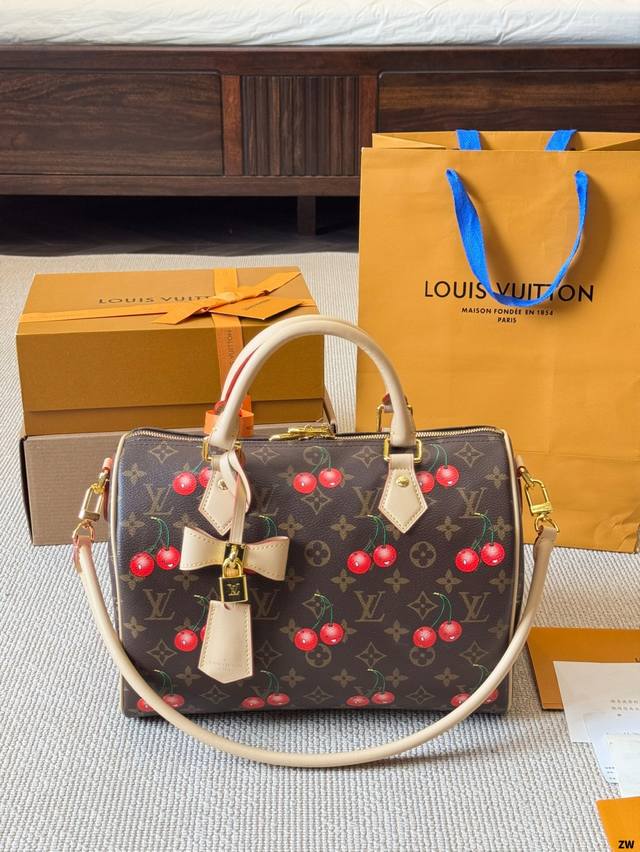 Lv Speedy枕头包 Lv Speedy 30Cm枕头包 无论版型 内里和专柜毫无差别 真正原版复刻 内里可拆卸 火遍全球的爆款机场大包 机车女神包 明星同