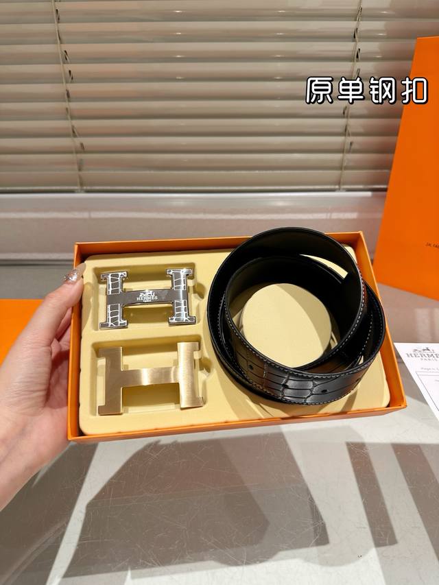 双头 钢扣 高版本！腰带 爱马仕牛皮皮带～热门款 男女通用皮带里面最火的版本啦～质量很好 全套包装！五金绝对不褪色 皮带头和专柜一样的哦～ 配礼盒手提袋发票