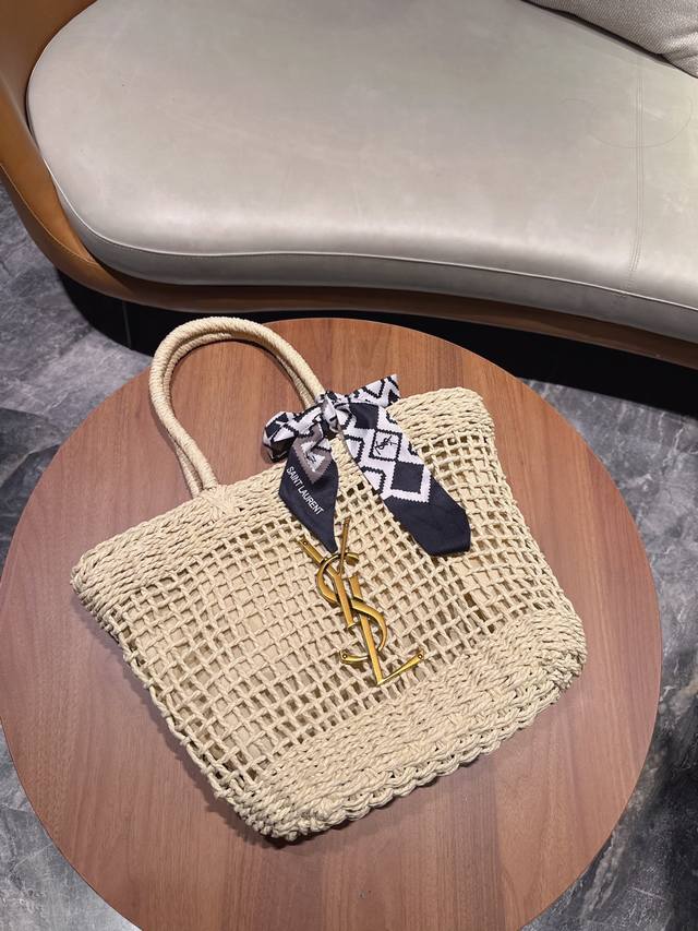 礼盒包装 Ysl草编Tote托特｜Rose新款圣罗兰包｜这个包真的是越背越喜欢感觉整个世界可以装下哈哈哈最主要的是搭配感觉非常的时髦高级还可以两种背法变换背觉得