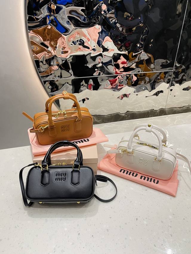 礼盒包装 缪家超级大爆款包包 妥妥的最新抢手大爆款！不要看它便宜就觉得不好哈！纯纯的福利贸易公司单 巨难拿 不是那些市面通货可比的 用料 工艺 包型 完全不是一