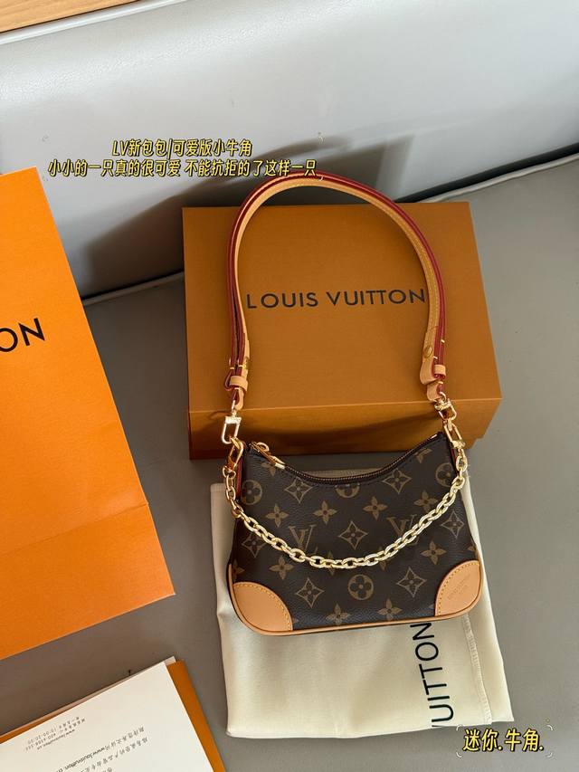 配盒 迷你 Size：20*11Cm L家 新包包 可爱版小牛角 小小的一只真的很可爱
