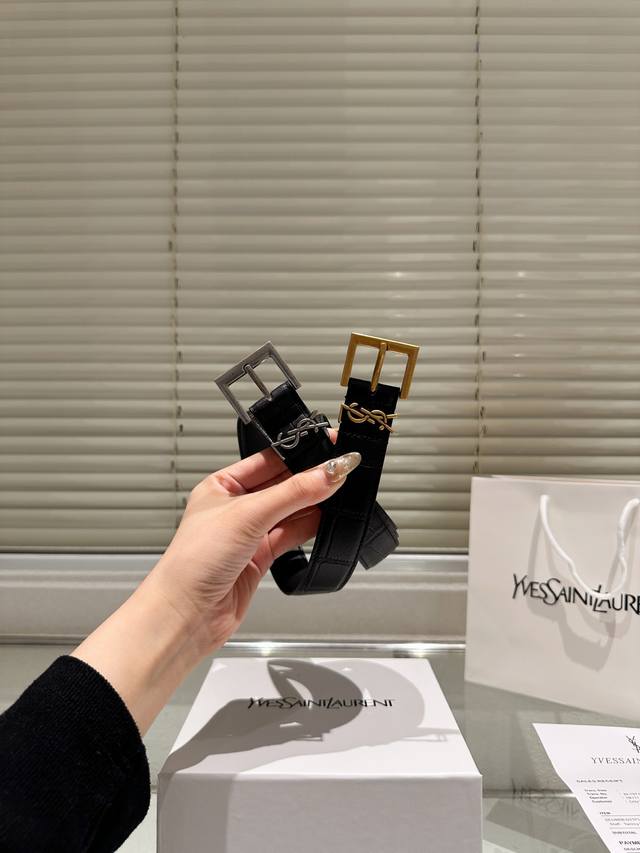 高版本！腰带 Ysl牛皮皮带～热门款 男女通用皮带里面最火的版本啦～质量很好 全套包装！五金绝对不褪色 皮带头和专柜一样的哦～ 配礼盒手提袋发票