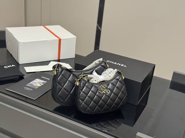 配折叠盒飞机盒 Size:20*11Cm 23*13Cm 香奈儿 Hobo 腋下包 经典大气的皮穿链 舒服好背的! 最最最新款式哦! 配折叠盒飞机盒 Size:20*11Cm 23*13Cm 香奈儿 Hobo 腋下包 经典大气的皮穿链 舒服好背的! 最最最新款式哦!