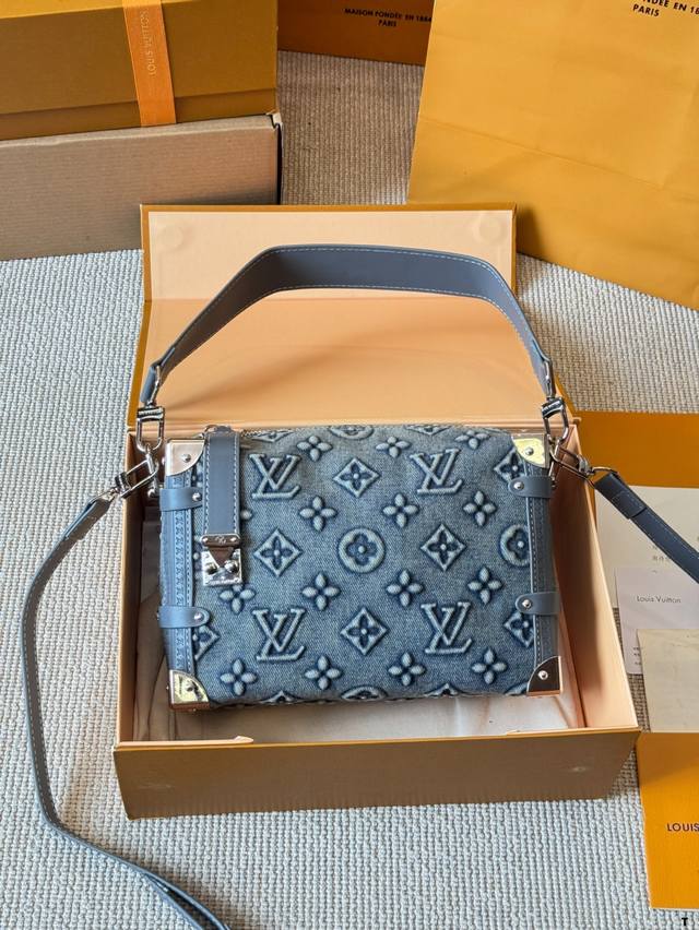 牛仔 谷爱凌同款 秀款 小箱子 Lv Side Trunk 谷爱凌 盒子包 箱子包 24新款！是软软的小箱子 很多精致的小细节在里面 大 容量又实用又好凹造型