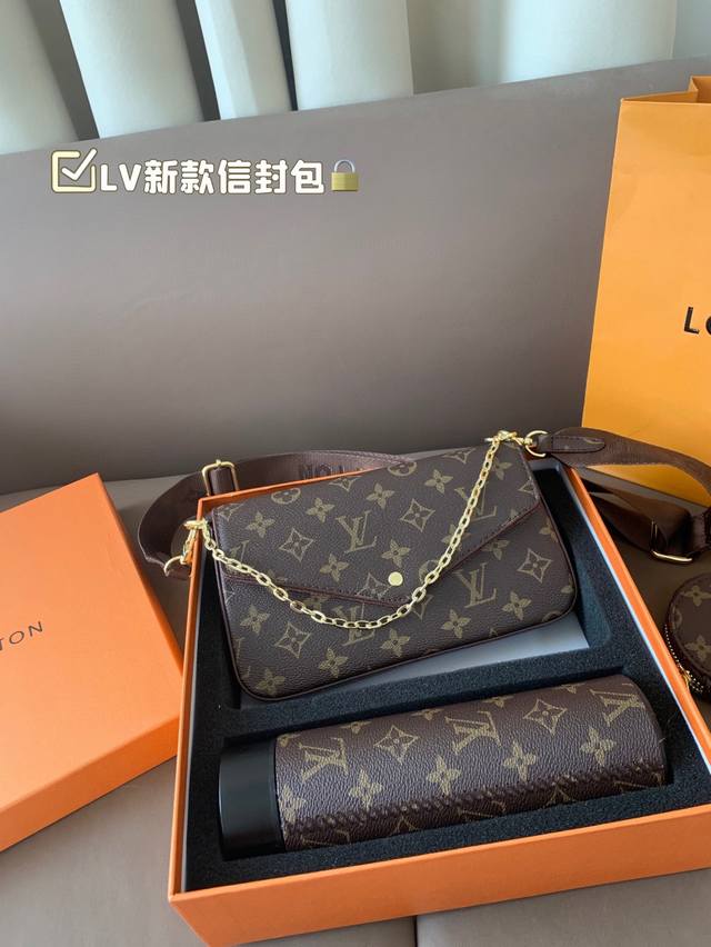Lv新款信封包 可拆卸金属链条包 买一得三的好事再次发生了 这款三合一链条包的设计真是大惊喜，手机、证件、现金、钥匙口红等日常小物都通通能容纳 强力种草 尺寸2