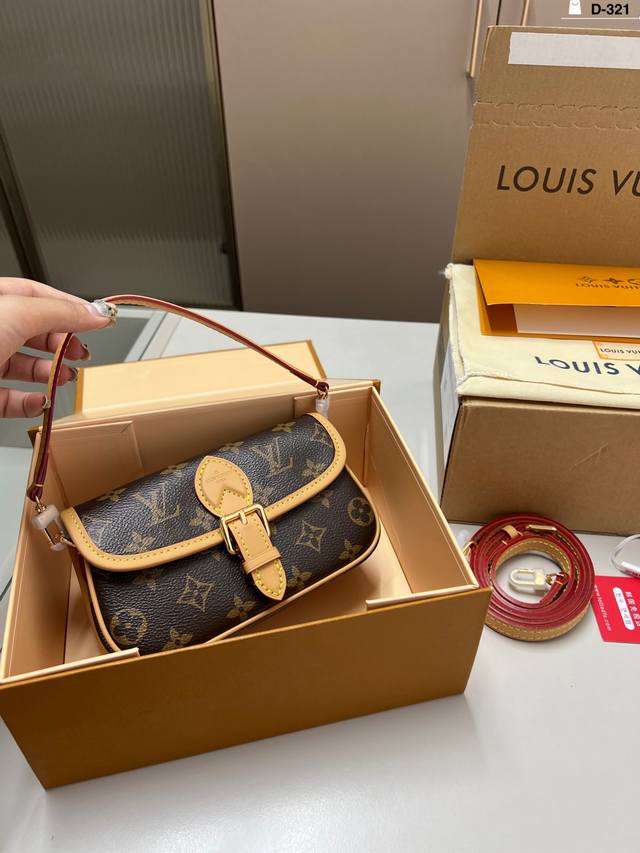 变码芯片 Lvdiane法棍包 法棍包是真好看 又好背！皮质和颜色都不错， 配置两条肩带 又甜又咸！ D-321尺寸19×9折叠盒飞机盒