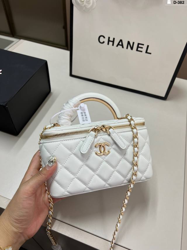 Chanel香奈儿手柄化妆盒