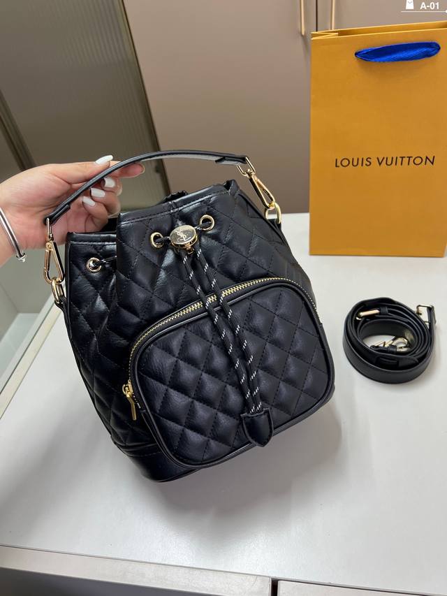 Ysl圣罗兰中古水桶包 又甜又酷 一整个爱住百搭时尚 是每个潮酷女孩必入单品 A-01尺寸21×23配盒