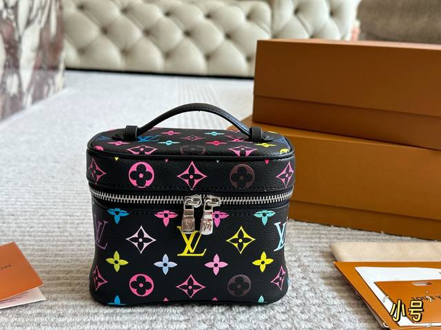 Lv 化妆包 16Cm 20Cm 26Cm 30Cm配长肩带 可斜挎 无盒包装