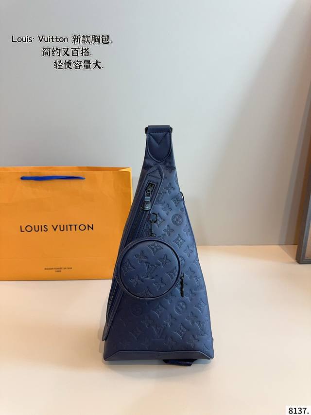 L家 腰包 胸包 亦可单肩背挎或斜挎， 棉质帆布内衬 原单五金+原版皮料！ 尺寸：20*5*44Cm 搜索Lv 腰包