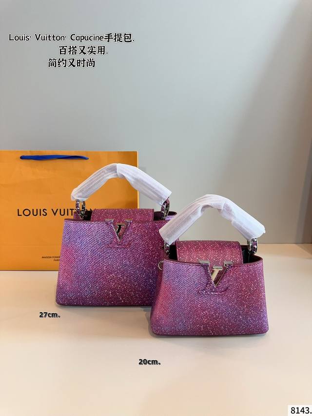 Lv Capucines Bb 手提包 今年最多明星街拍的Lv包包你能想到哪些款式呢？恐怕大多女性都会把目光锁定到柔软的荔枝纹Taurillon系列吧，因为全都