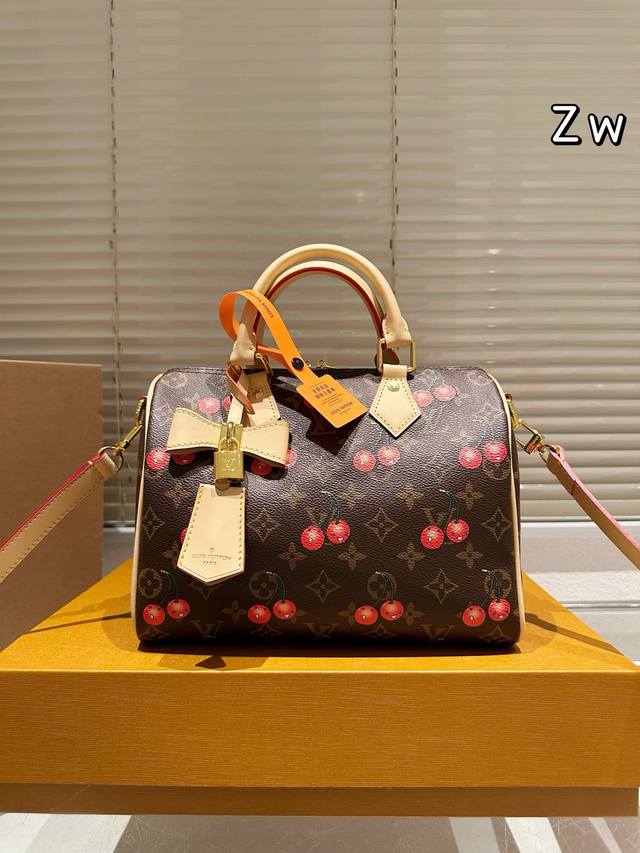 牛皮版本 Lv Speedy枕头包 Lv Speedy 25Cm 枕头包 无论版型 内里和专柜毫无差别 真正原版复刻 内里可拆卸 火遍全球的爆款机场大包 机车女