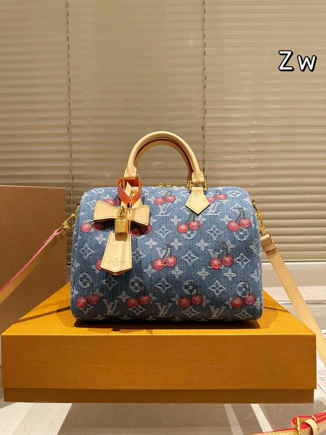 原版布 Lv Speedy 25Cm樱桃印花枕头包 Lv 新款系列 City Keepal手袋,全网首发 Lv Speedy Nano 枕头包这款Retiro 原版布 Lv Speedy 25Cm樱桃印花枕头包 Lv 新款系列 City Keepal手袋,全网首发 Lv Speedy Nano 枕头包这款Retiro