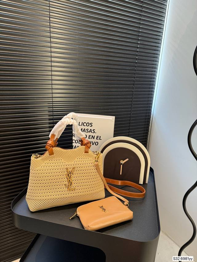 圣罗兰编织托特包，简单搭配的包袋，非常大气。搭配衣服也是毫无难度。尺寸：21 18 货号6981