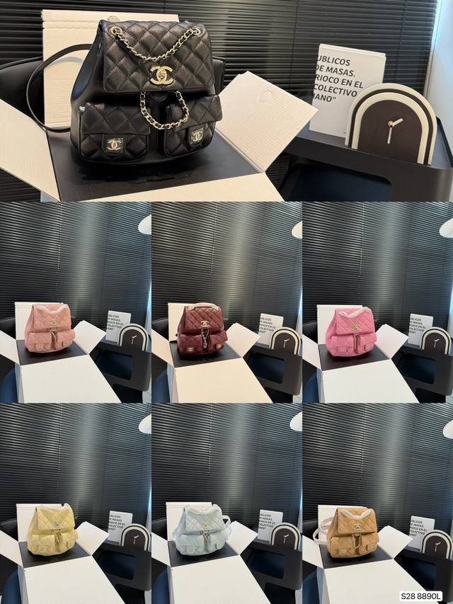配飞机盒折叠盒子 香奈儿双肩 Chanel23B！ 香奶奶太会做双肩包了！ 近几季的双肩都是声势浩大 依旧是我熟悉的复古感～只要时尚園有 Chanel在 双肩包