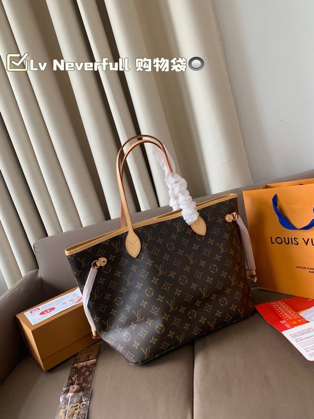 配折叠盒子 Lv Neverfull 购物袋！入门级的款式哦！绝对的终身款！此物经典不言而喻！街拍和实用都是非常Nb的选择！尺寸 ：32*28