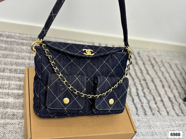 香奈儿腋下 谁懂啊！拥有Chanel 24P Hobo的快乐还得是香香！24P这款Hobo真真真好看～很轻又很复古的感觉.感觉香香这两季的大包真的太好看了感觉大