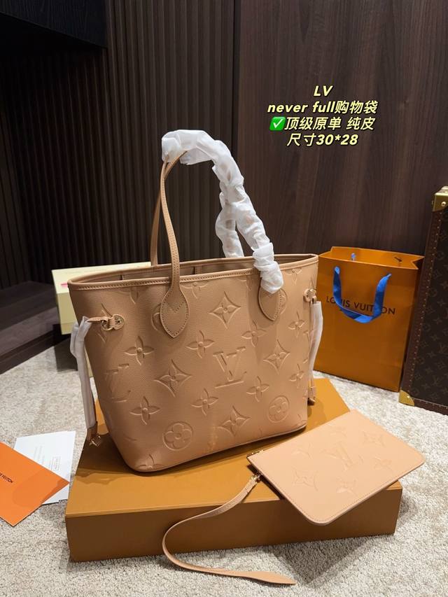 纯皮 全套包装尺寸30*28 Lv Neverfull购物袋 Neverfull手提包的设计将实用性与时尚元素完美结合，简约大方的线条搭配品牌标志性的棋盘格图案