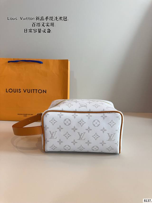 Lv 2025新款 Christopher 新品配色 洗漱包 手袋邮差包 超大容量.尺寸:23*13*14Cm Lv 2025新款 Christopher 新品配色 洗漱包 手袋邮差包 超大容量.尺寸:23*13*14Cm