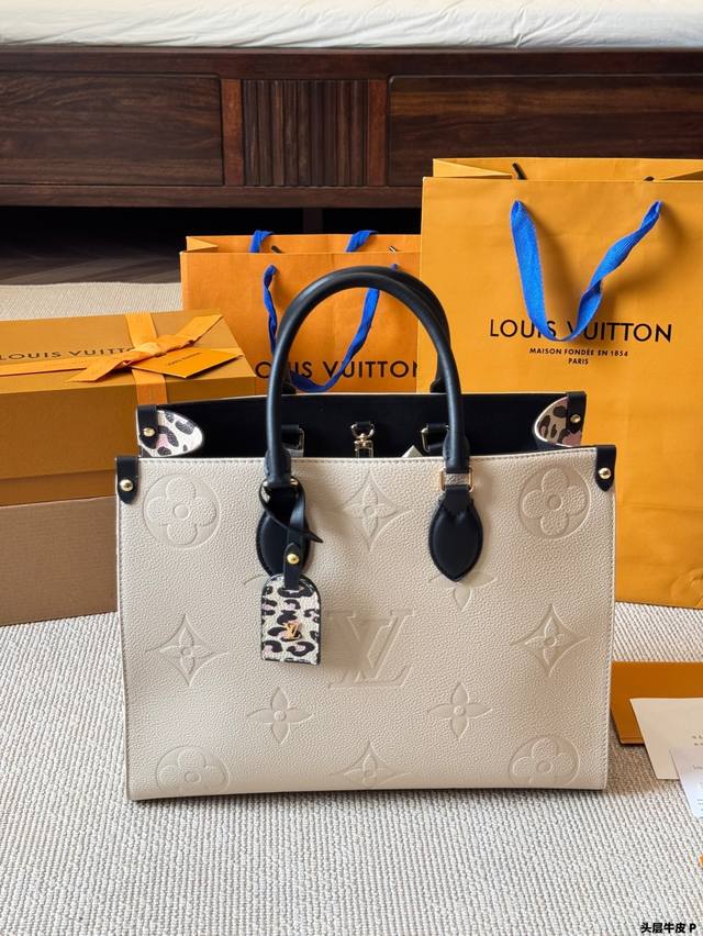 头层牛皮 Lv Onthego 35Cm 印花丛林包 折叠礼盒 原单品质 Lv A B面喷绘 Onthego妈咪袋 性价比之王这是一款超赞的包型，灵感来自于恶搞