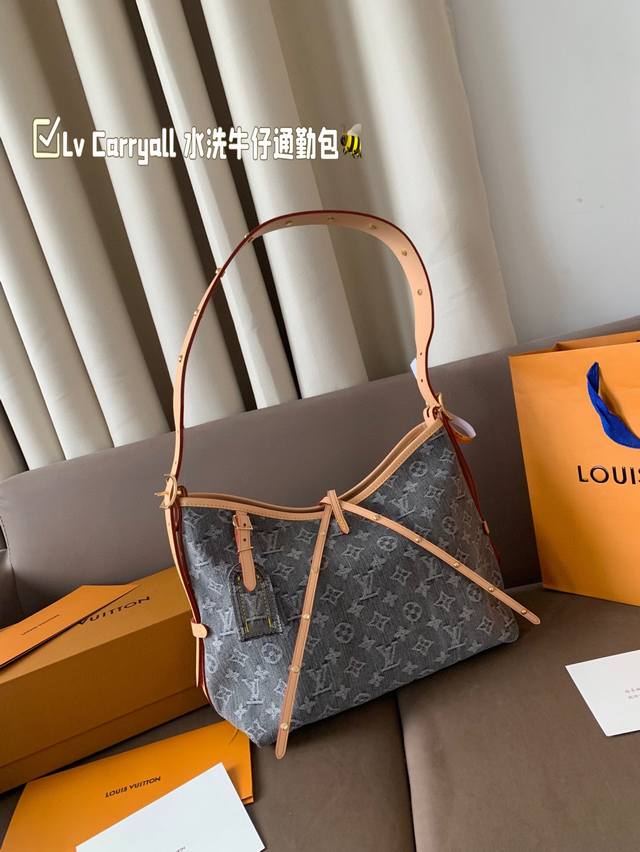 水洗牛仔 路易威登Lv Carryall新款通勤包 Carryall V新款，可斜挎、单肩。容量保证，敞口磁铁吸内扣取放平板小电脑非常方便，设计比Neverfu