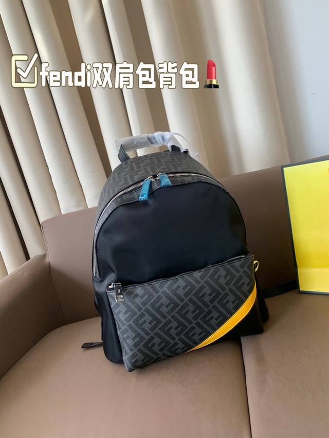 Fendi双肩包背包 Fendi老花双肩包真的绝了 容量大版型好复古感满满 是个稀有款啦 目芬迪Fendi 双肩包分享 Vintage中古 尺寸 35*33