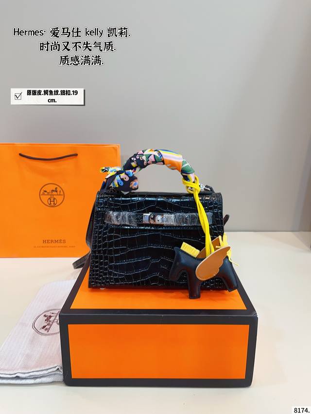 配礼盒. 爱马仕 凯莉 Kelly 银扣 真的太香了 属于日常休闲跟 女人味都可以驾驭的那种 自己搭配了肩带 平时带 娃也可以解放双手 跟朋友下午茶手提更有Fe