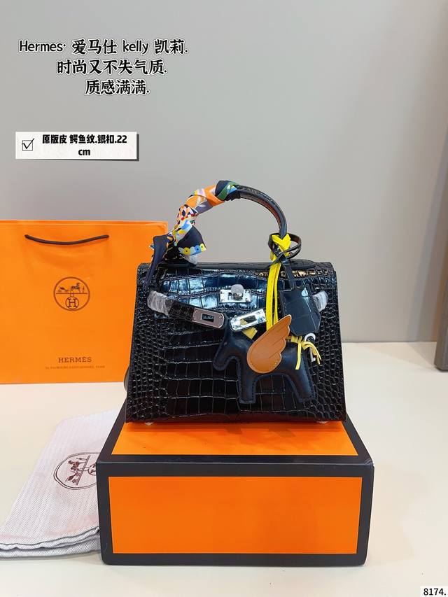 配礼盒. 爱马仕 凯莉 Kelly 银扣 真的太香了 属于日常休闲跟 女人味都可以驾驭的那种 自己搭配了肩带 平时带 娃也可以解放双手 跟朋友下午茶手提更有Fe